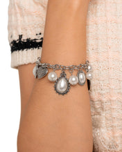 Load image into Gallery viewer, Pearly Pact - Complete Look Paparazzi Accessories