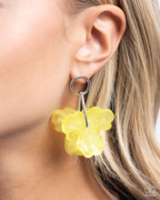 Load image into Gallery viewer, Glassy Garden - Yellow Paparazzi Accessories
