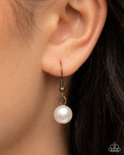 Load image into Gallery viewer, Pearly Pact - Complete Look Paparazzi Accessories
