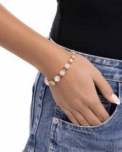 Load image into Gallery viewer, Sizable Shimmer - Gold Paparazzi Accessories
