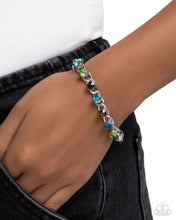 Load image into Gallery viewer, Flashy Finesse - Green Paparazzi Accessories
