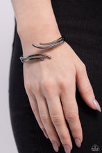 Load image into Gallery viewer, Elven Elegance - Black Paparazzi Accessories
